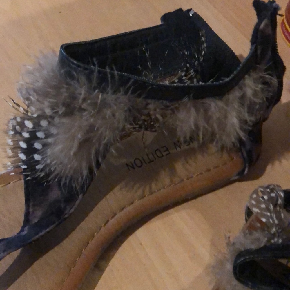Fun feather Sandals - Picture 2 of 5